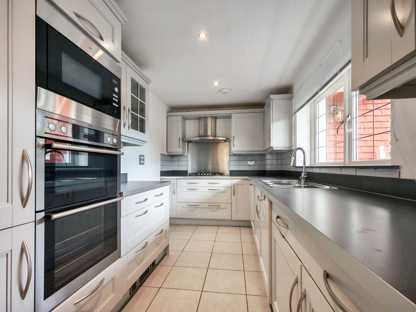 Images for Elmfield, Elmfield Place Elmfield, TN30 EAID:4216876937 BID:70d66595-8873-4a77-aef9-15962f379483