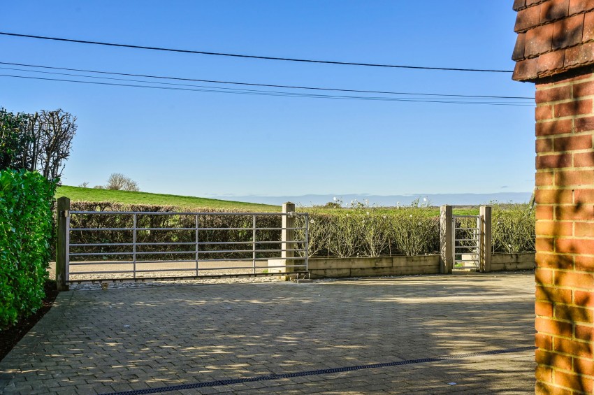 Images for Stone, Tenterden, TN30 EAID:4216876937 BID:70d66595-8873-4a77-aef9-15962f379483