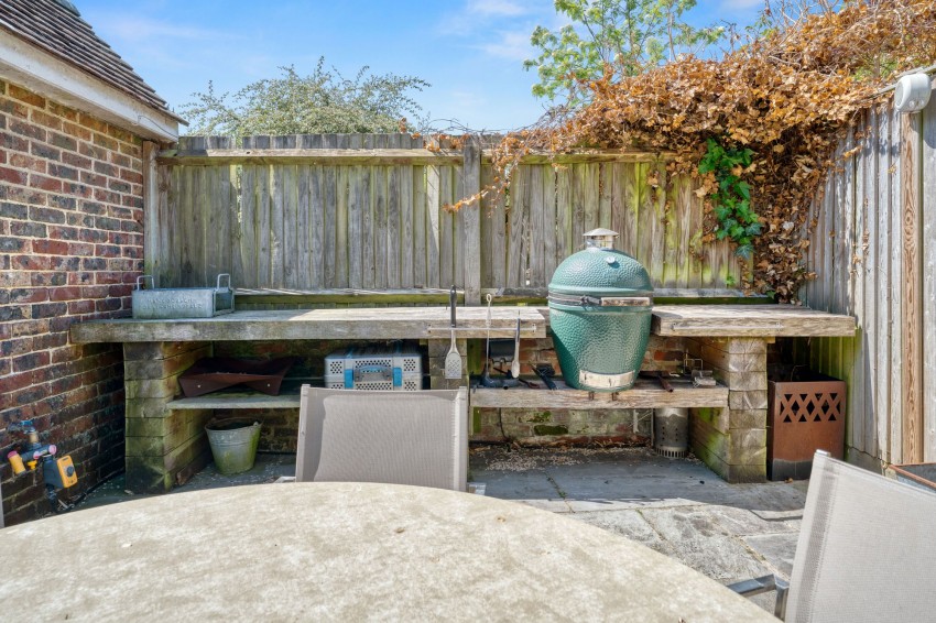 Images for Warehorne Road, Hamstreet, TN26 EAID:4216876937 BID:70d66595-8873-4a77-aef9-15962f379483