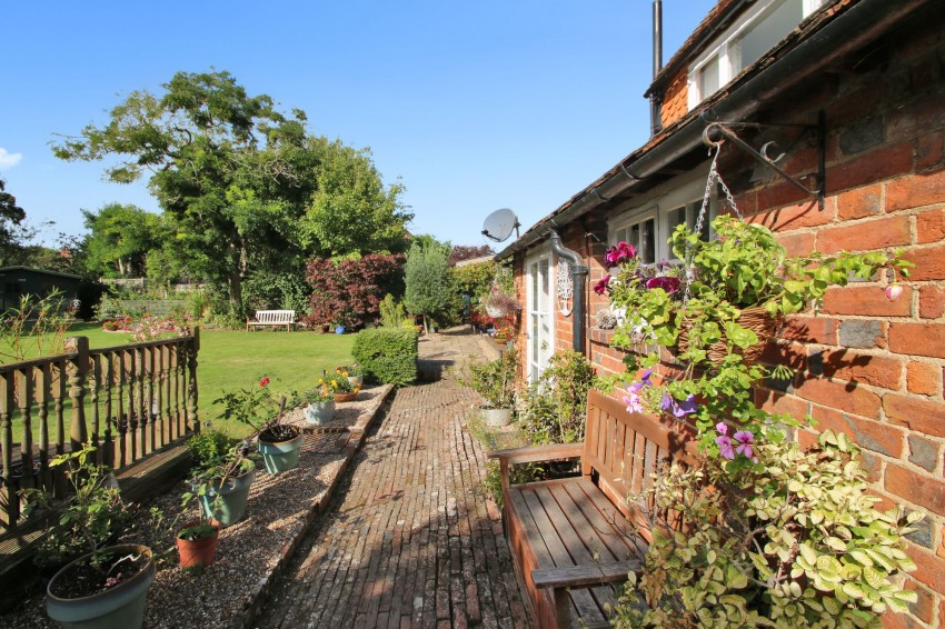 Images for Ashford Road, High Halden, TN26 EAID:4216876937 BID:70d66595-8873-4a77-aef9-15962f379483