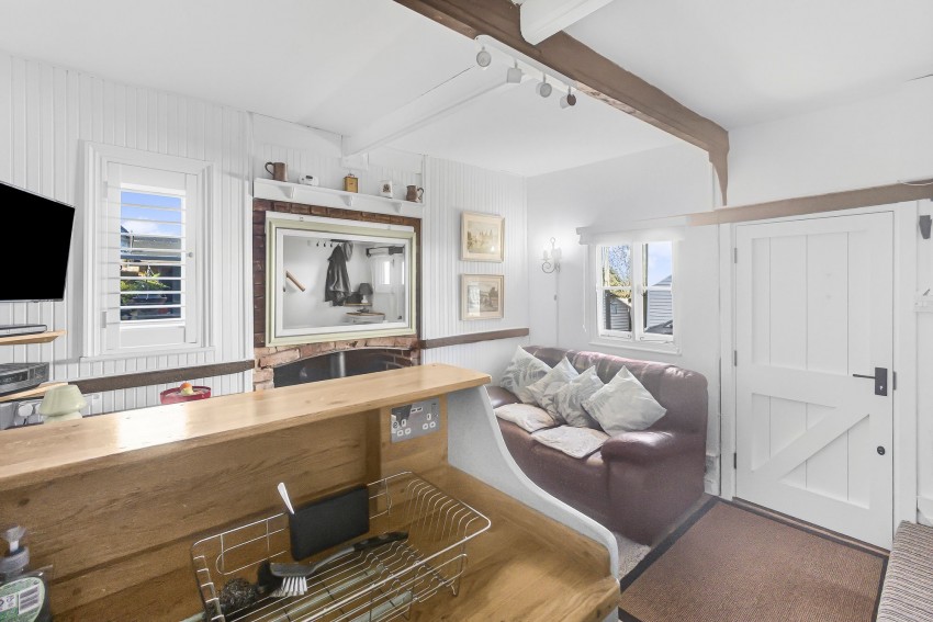 Images for Queen Street, Sandhurst, TN18 EAID:4216876937 BID:70d66595-8873-4a77-aef9-15962f379483