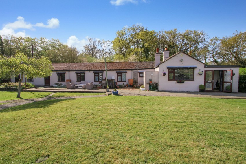 Images for Woodchurch, Ashford, TN26 EAID:4216876937 BID:70d66595-8873-4a77-aef9-15962f379483