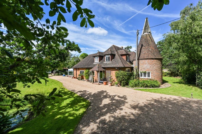 Images for Smarden Road, Biddenden, TN27 EAID:4216876937 BID:70d66595-8873-4a77-aef9-15962f379483