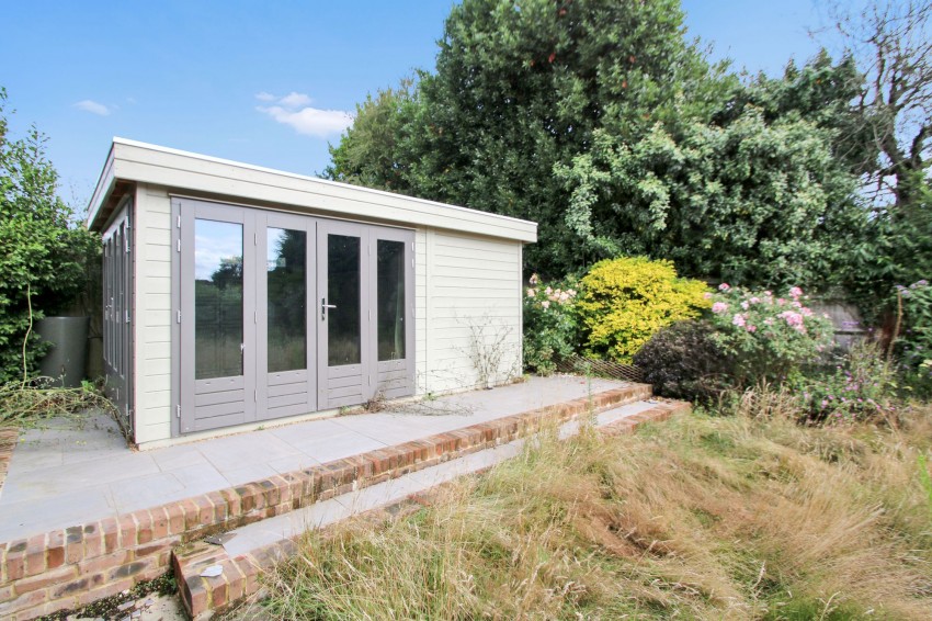 Images for Eastgate Road, Tenterden, TN30 EAID:4216876937 BID:70d66595-8873-4a77-aef9-15962f379483