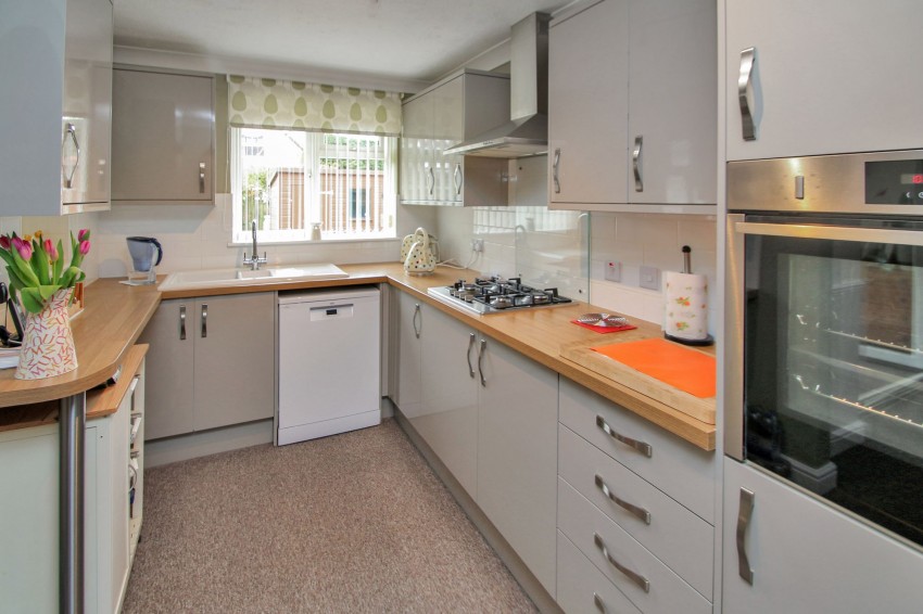 Images for Downs Close, Headcorn, TN27 EAID:4216876937 BID:70d66595-8873-4a77-aef9-15962f379483