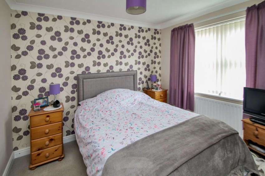 Images for Downs Close, Headcorn, TN27 EAID:4216876937 BID:70d66595-8873-4a77-aef9-15962f379483