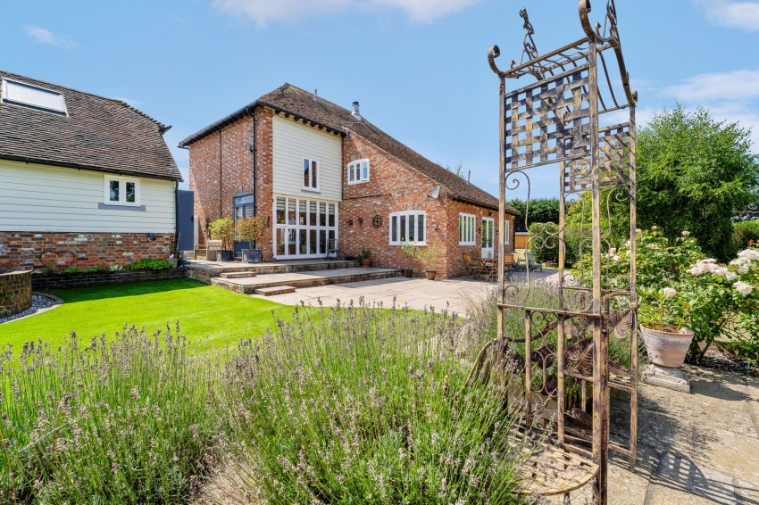 Images for Biddenden Road, Headcorn, TN27 EAID:4216876937 BID:70d66595-8873-4a77-aef9-15962f379483