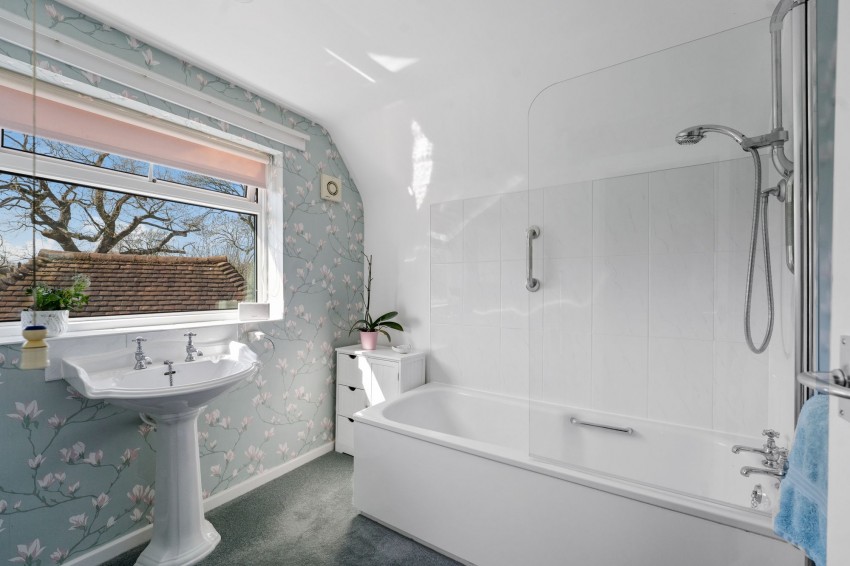 Images for High Halden, Ashford, TN26 EAID:4216876937 BID:70d66595-8873-4a77-aef9-15962f379483