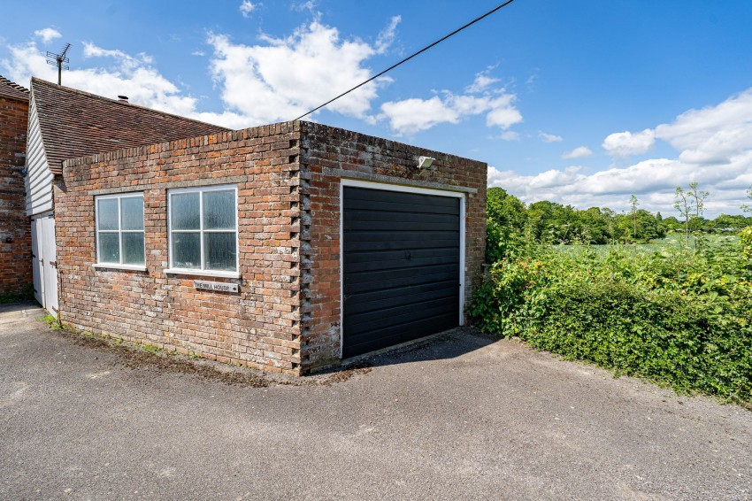 Images for Woodchurch, Ashford, TN26 EAID:4216876937 BID:70d66595-8873-4a77-aef9-15962f379483