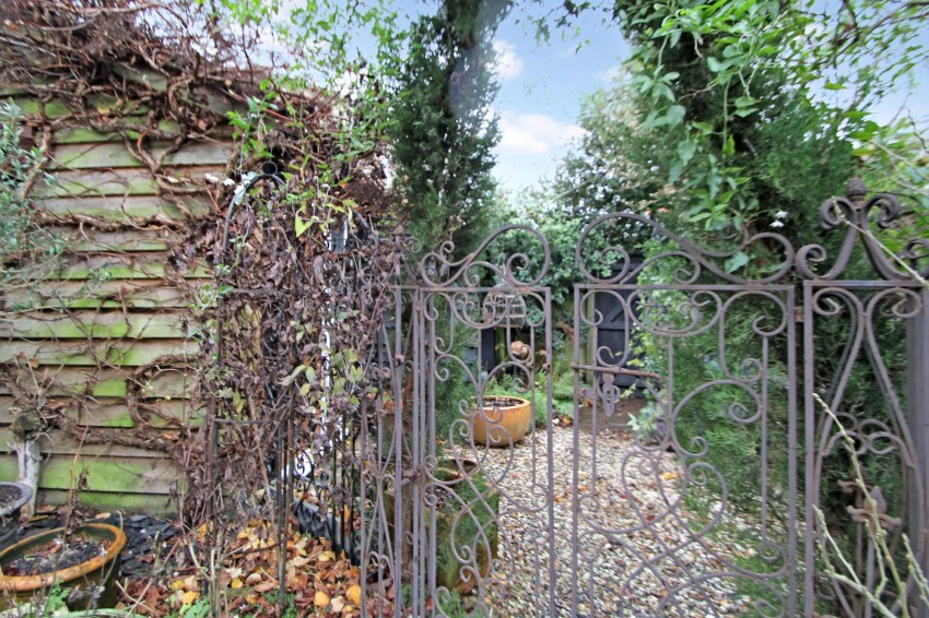 Images for Grange Road, St. Michaels, TN30 EAID:4216876937 BID:70d66595-8873-4a77-aef9-15962f379483