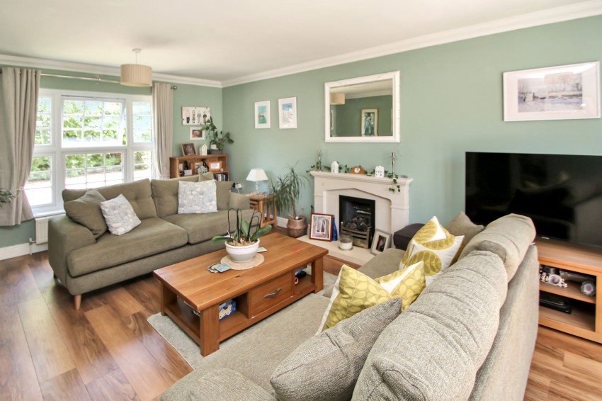 Images for Woodgates Close, High Halden, TN26 EAID:4216876937 BID:70d66595-8873-4a77-aef9-15962f379483