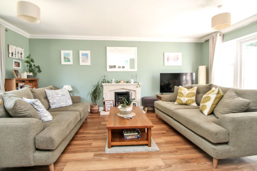 Images for Woodgates Close, High Halden, TN26 EAID:4216876937 BID:70d66595-8873-4a77-aef9-15962f379483