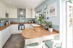 Images for Woodgates Close, High Halden, TN26