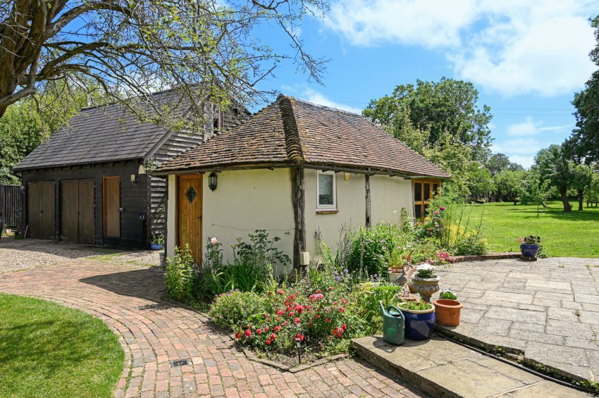 Images for Waterman Quarters, Headcorn, TN27 EAID:4216876937 BID:70d66595-8873-4a77-aef9-15962f379483