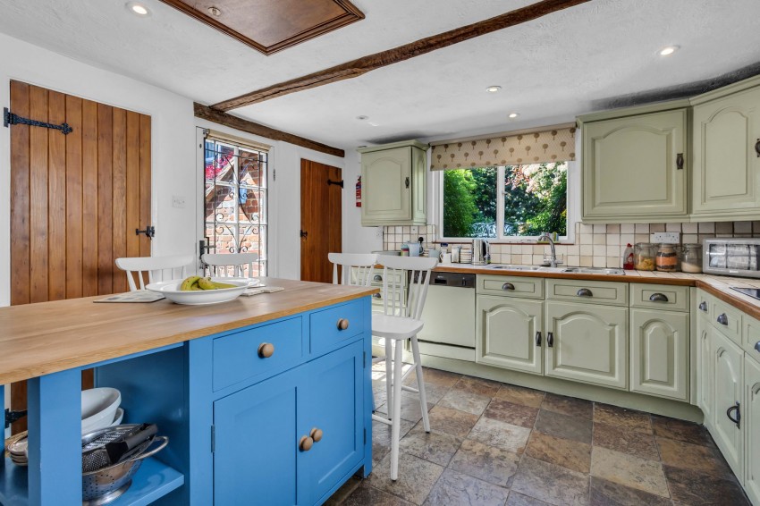 Images for High Street, Rolvenden, TN17 EAID:4216876937 BID:70d66595-8873-4a77-aef9-15962f379483