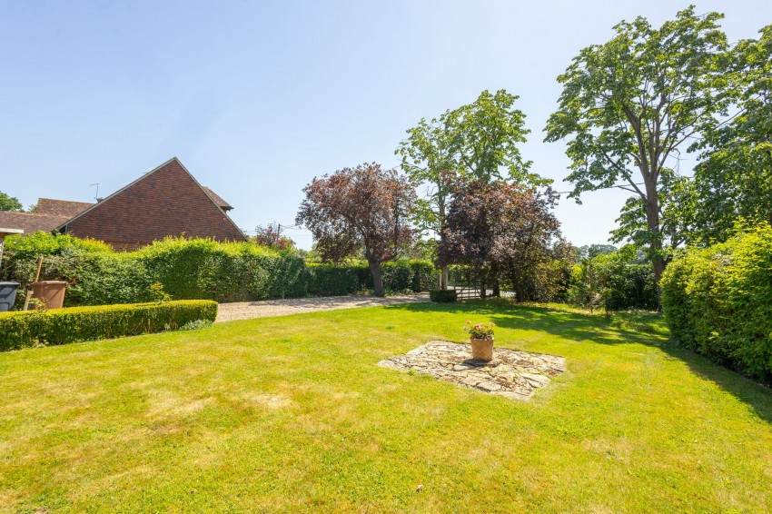 Images for Bethersden Road, Smarden, TN27 EAID:4216876937 BID:70d66595-8873-4a77-aef9-15962f379483