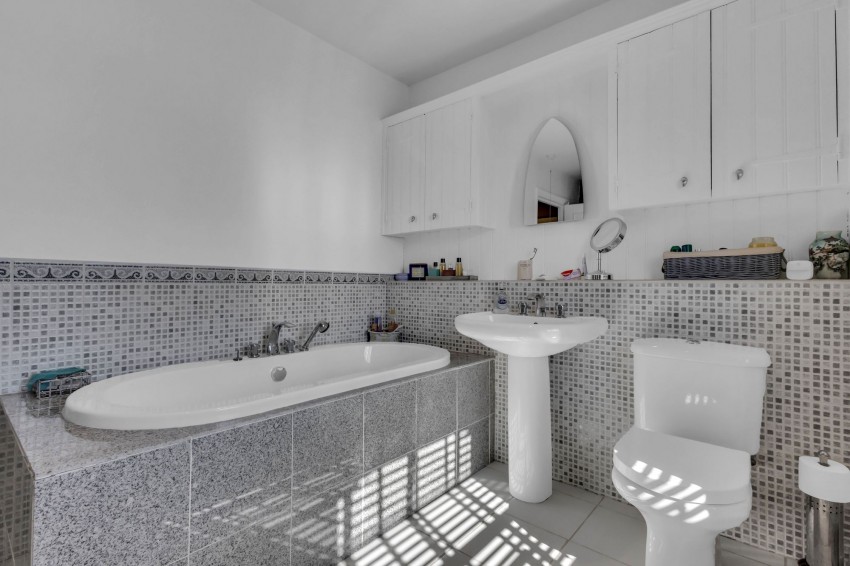 Images for Frittenden Road, Biddenden, TN27 EAID:4216876937 BID:70d66595-8873-4a77-aef9-15962f379483