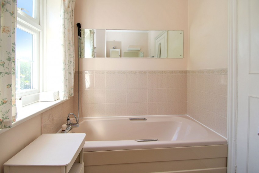 Images for Westwell Court, Tenterden, TN30 EAID:4216876937 BID:70d66595-8873-4a77-aef9-15962f379483