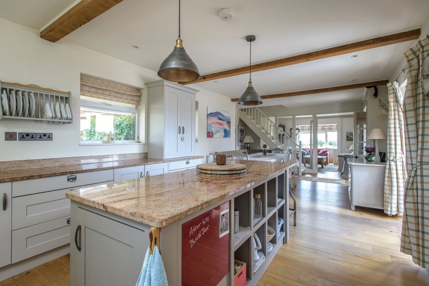 Images for Woodchurch, Ashford, TN26 EAID:4216876937 BID:70d66595-8873-4a77-aef9-15962f379483