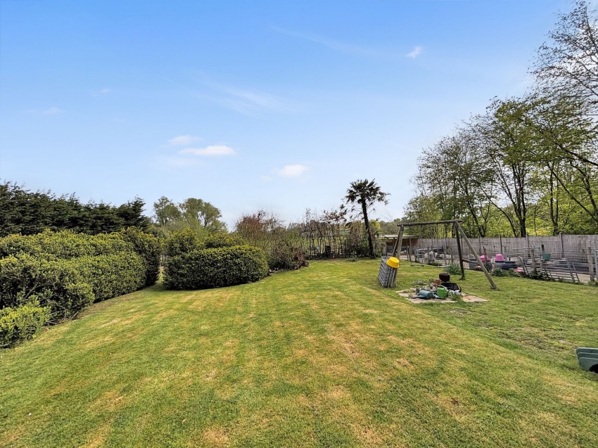 Images for Field Mill Road, Egerton, TN27 EAID:4216876937 BID:70d66595-8873-4a77-aef9-15962f379483