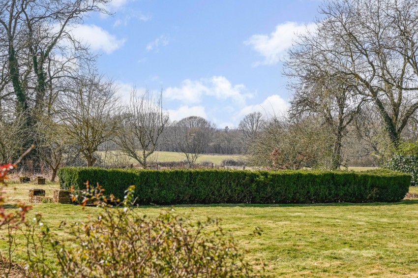 Images for Bugglesden Road, St. Michaels, TN30 EAID:4216876937 BID:70d66595-8873-4a77-aef9-15962f379483