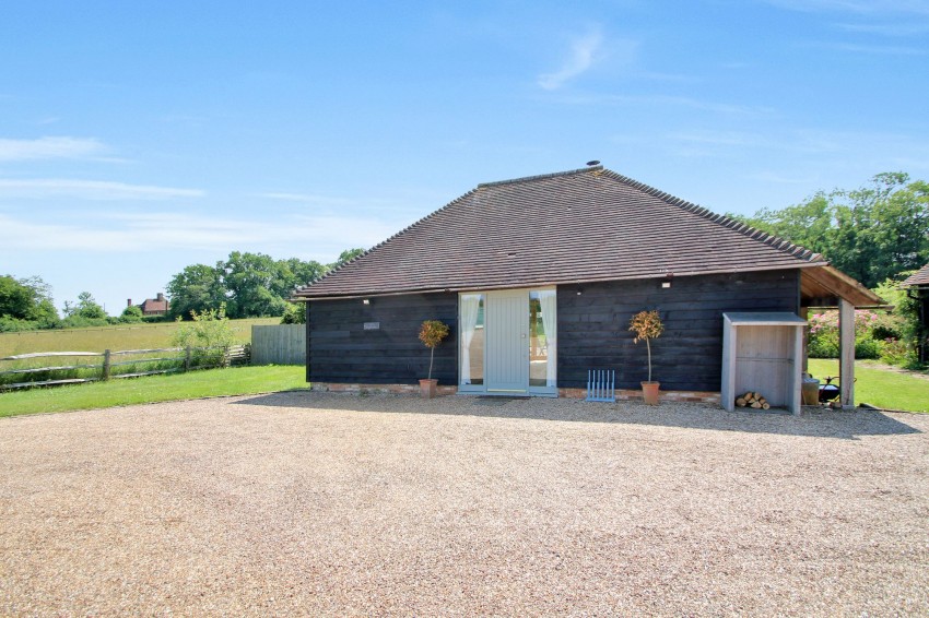 Images for Bugglesden Road, St. Michaels, TN30 EAID:4216876937 BID:70d66595-8873-4a77-aef9-15962f379483