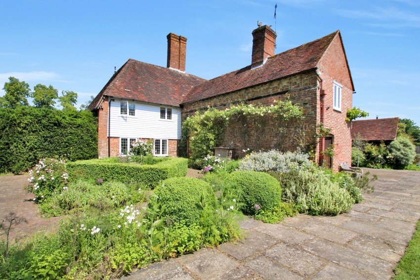 Images for Bugglesden Road, St. Michaels, TN30 EAID:4216876937 BID:70d66595-8873-4a77-aef9-15962f379483