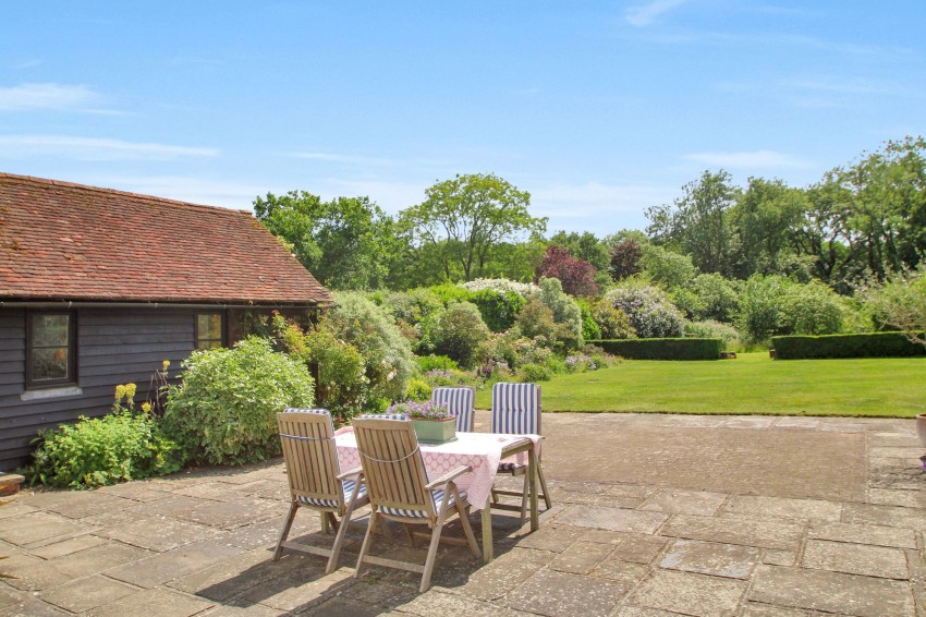 Images for Bugglesden Road, St. Michaels, TN30 EAID:4216876937 BID:70d66595-8873-4a77-aef9-15962f379483