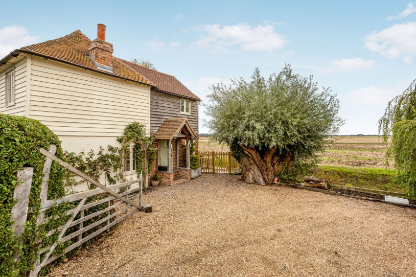 Images for Station Road, Appledore, TN26 EAID:4216876937 BID:70d66595-8873-4a77-aef9-15962f379483