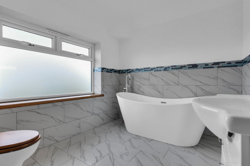 Images for Main Road, Icklesham, TN36 EAID:4216876937 BID:0ad47bdb-e4d4-4b5e-b876-eed8ba4c2973