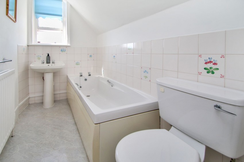 Images for Oaks Road, Tenterden, TN30 EAID:4216876937 BID:70d66595-8873-4a77-aef9-15962f379483