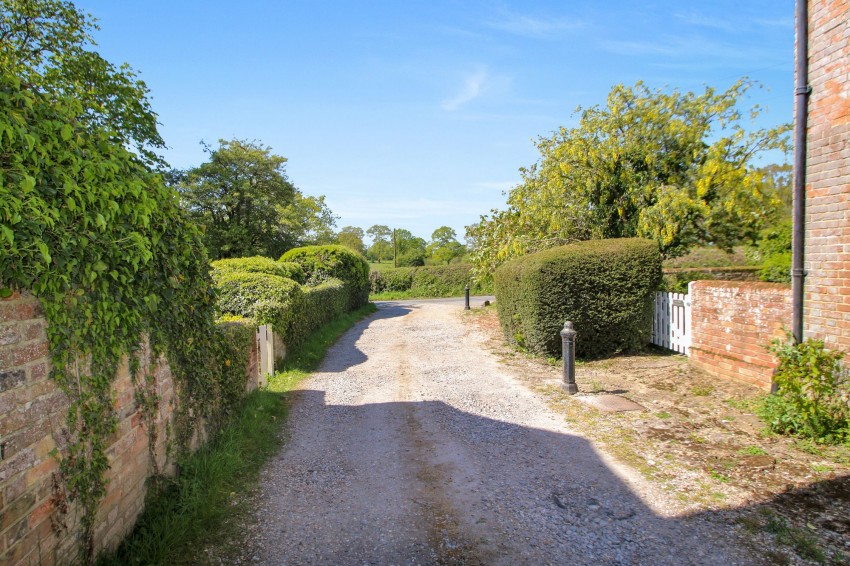 Images for Biddenden, Ashford, TN27 EAID:4216876937 BID:70d66595-8873-4a77-aef9-15962f379483