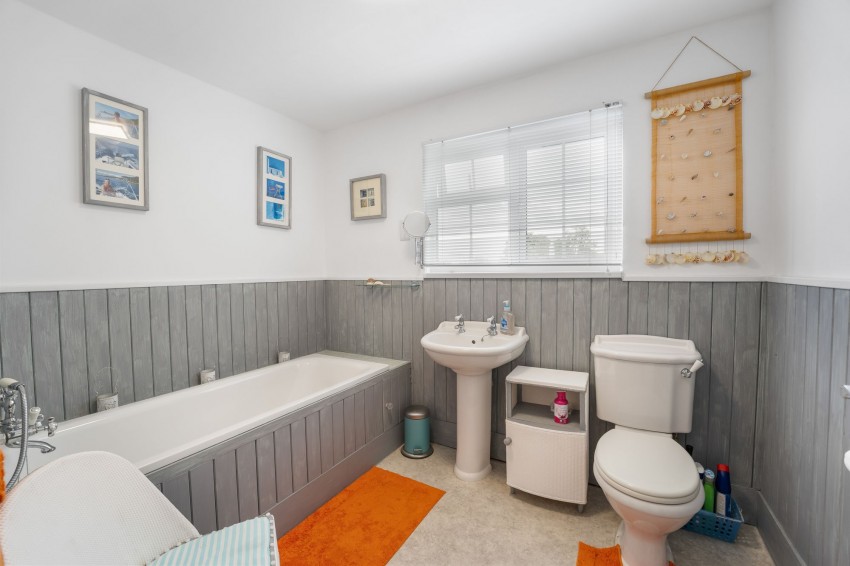 Images for Redbrook Street, Woodchurch, TN26 EAID:4216876937 BID:70d66595-8873-4a77-aef9-15962f379483