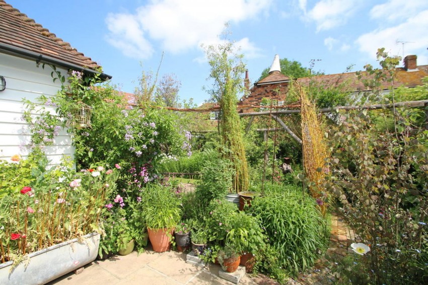 Images for The Green, Woodchurch, TN26 EAID:4216876937 BID:70d66595-8873-4a77-aef9-15962f379483