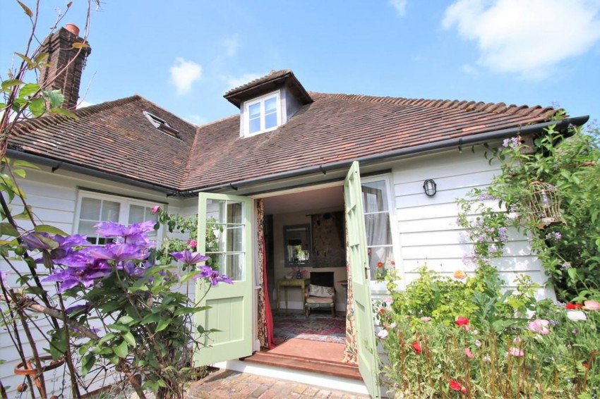 Images for The Green, Woodchurch, TN26 EAID:4216876937 BID:70d66595-8873-4a77-aef9-15962f379483