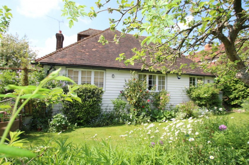 Images for The Green, Woodchurch, TN26 EAID:4216876937 BID:70d66595-8873-4a77-aef9-15962f379483